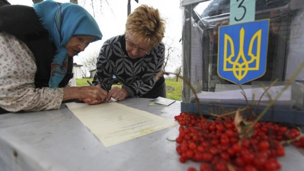 Предвыборный тренд: как Москву обвинили в поддержке «пророссийских» политиков на Украине
