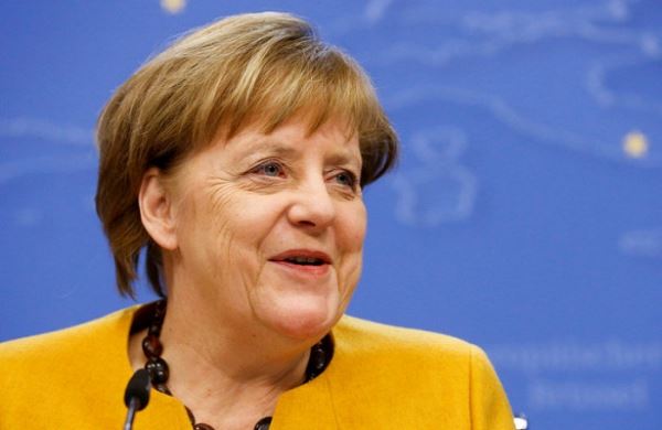 <br />
Меркель похвалила «борьбу Мэй» за сделку по брекситу<br />
